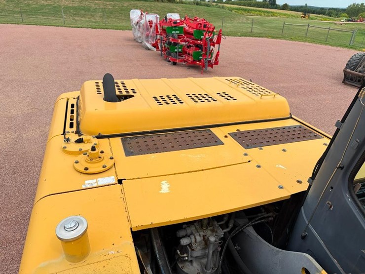 deere-210c-w-image-37
