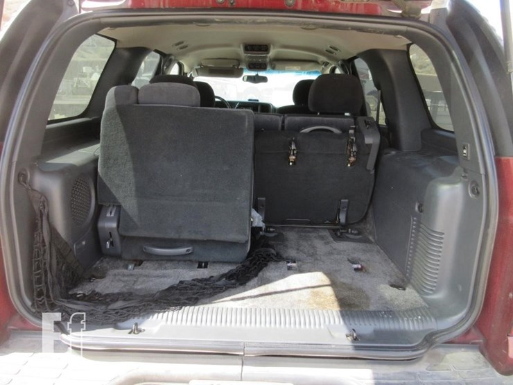 2002-chevrolet-tahoe-image-16