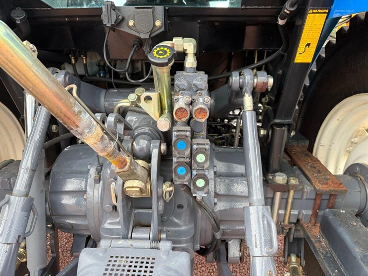 new-holland-ts110-image-29