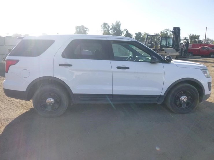 2017-ford-explorer-image-14