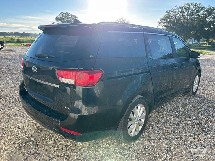 2015-kia-sedona-image-3
