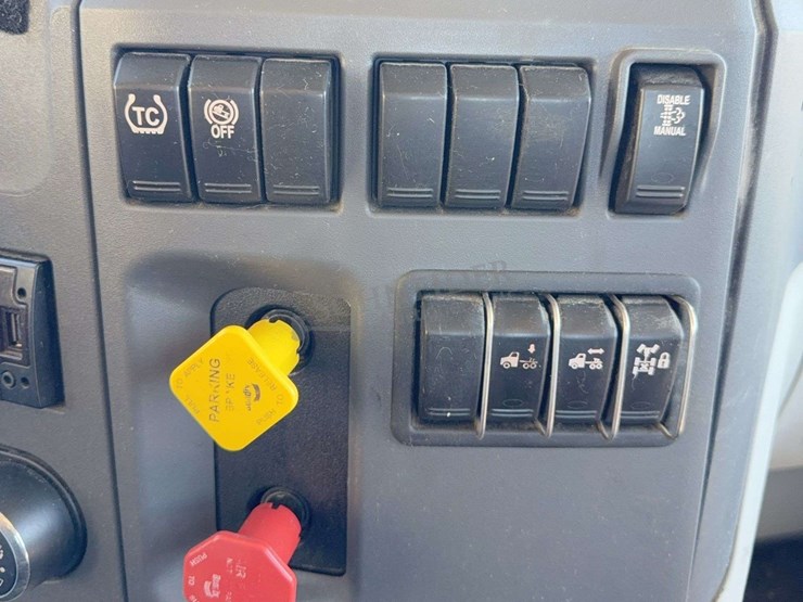 2020-peterbilt-579-image-84