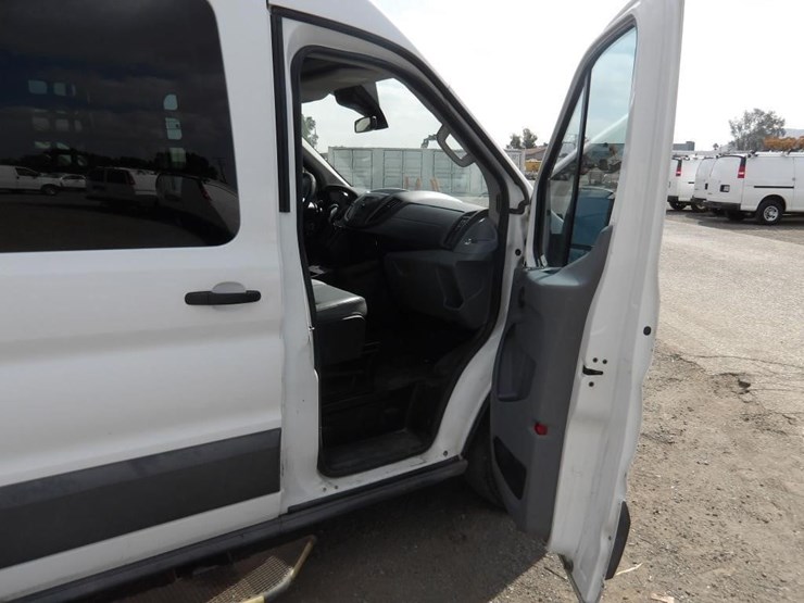 2017-ford-transit-image-12