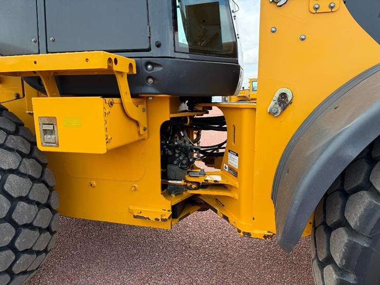 deere-524k-image-26