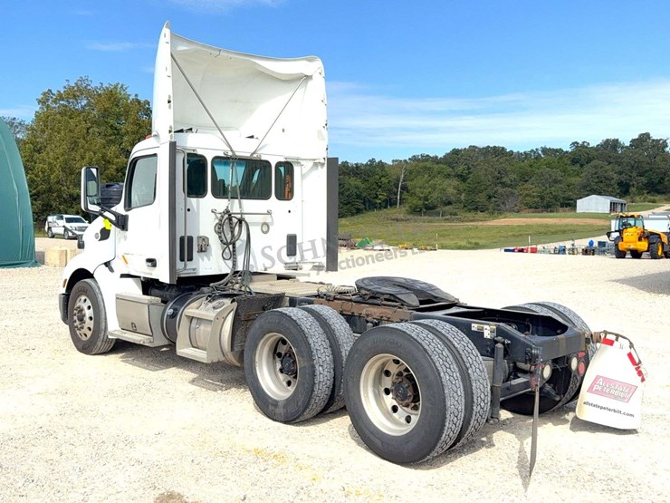 2020-peterbilt-579-image-6