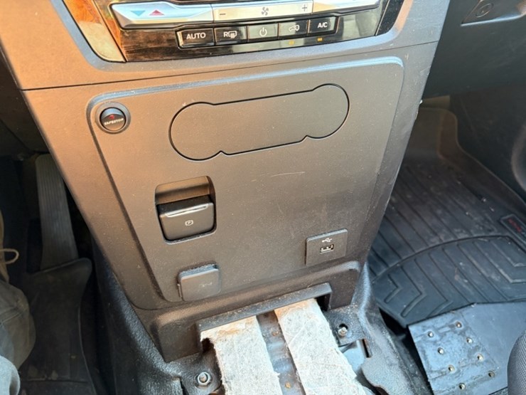 2021-ford-explorer-image-25