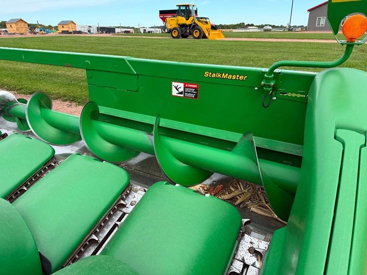 john-deere-608c-stalkmaster-image-10