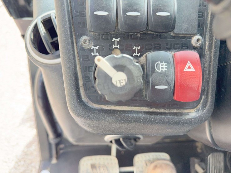 2019-jcb-540-140-image-60