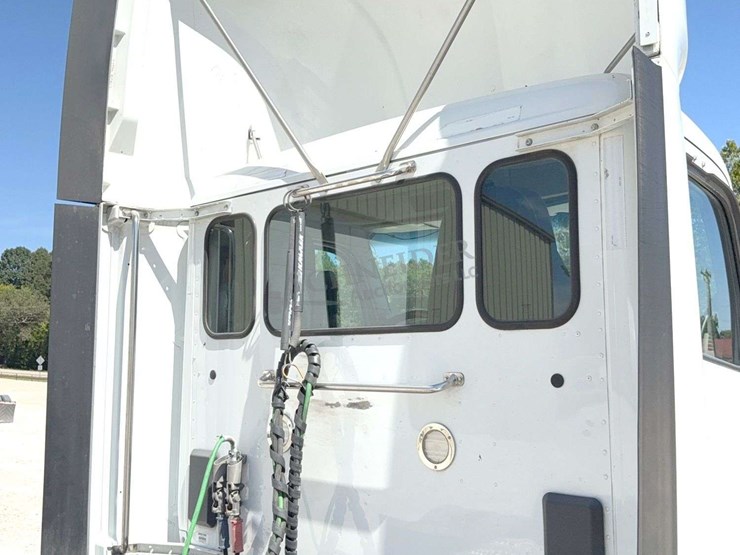 2020-peterbilt-579-image-22