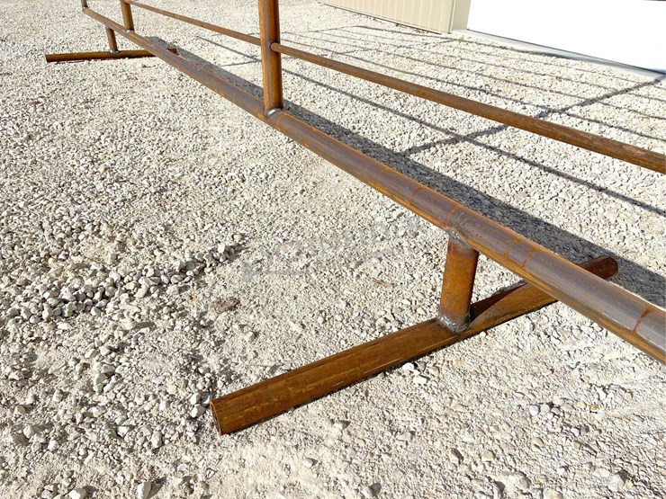 unused-24'-freestanding-corral-panel-w/-8'-gate-on-1-end-image-8
