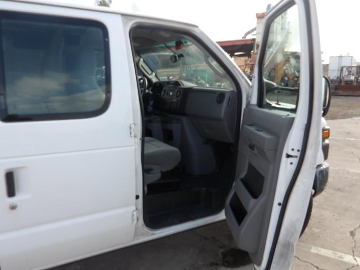 2011-ford-e350-image-10