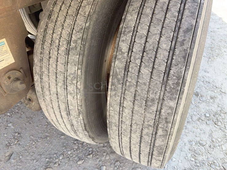 2008-utility-4000dx-image-17