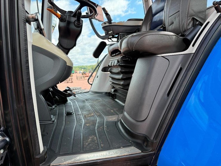 new-holland-t8.320-image-59