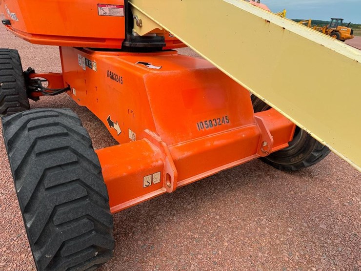 jlg-400s-image-12