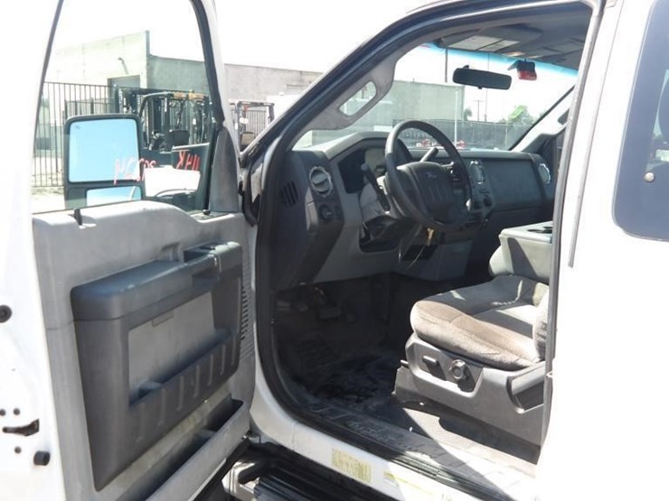 2011-ford-f550-image-16