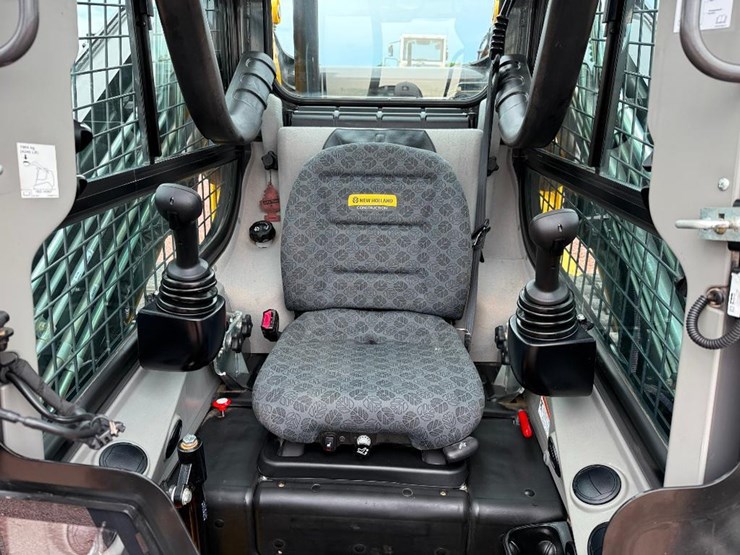 new-holland-c362-image-31
