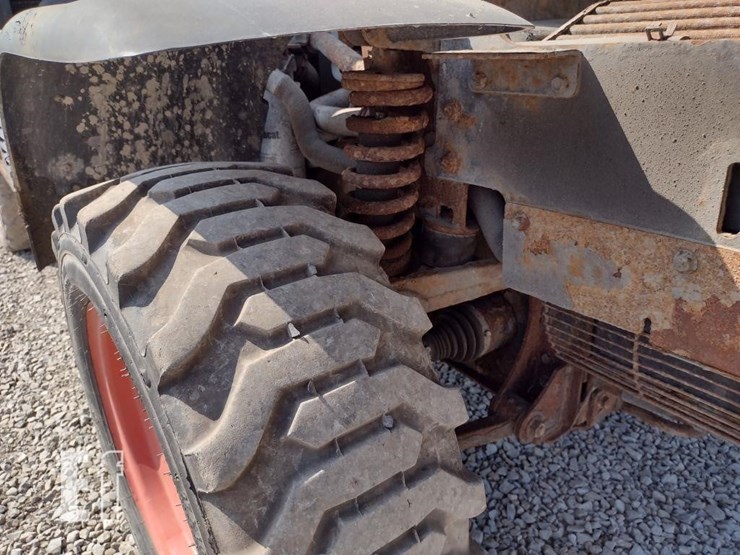 2021-bobcat-toolcat-5600-image-18