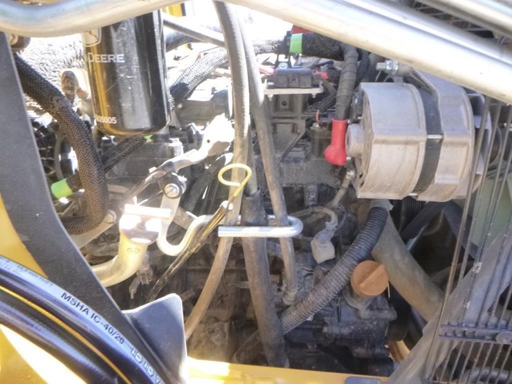 2021-deere-210l-image-50