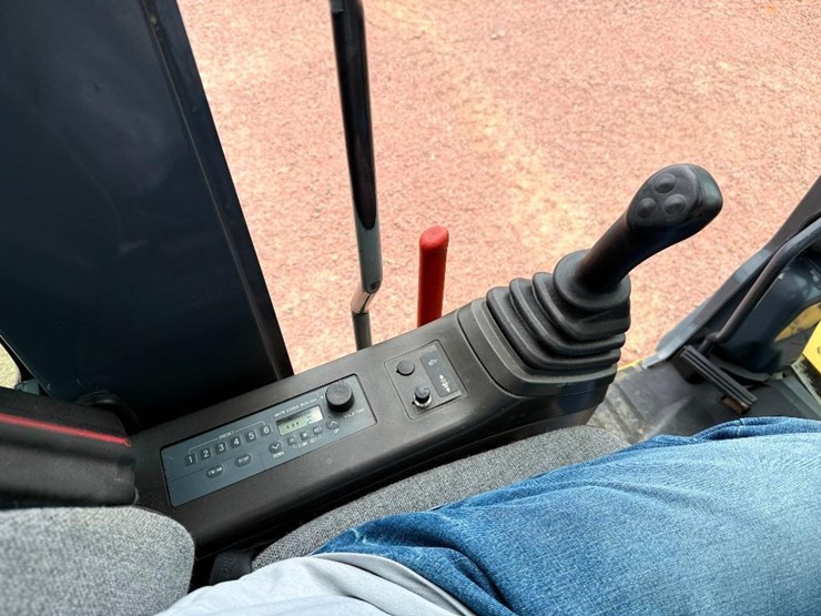 deere-210c-w-image-54