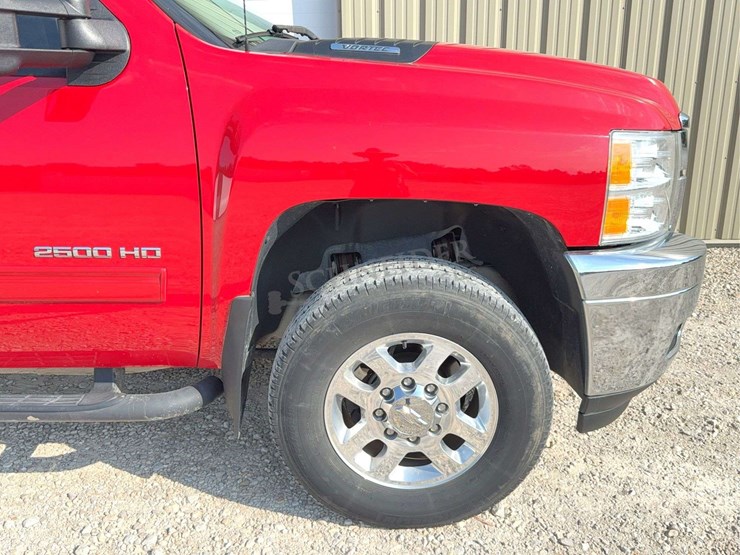 2013-chevrolet-2500hd-image-13