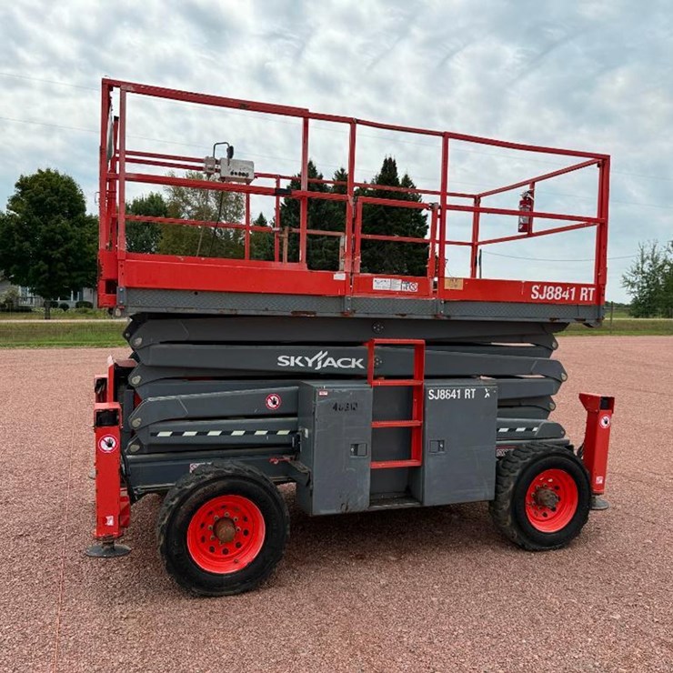 2017 SKYJACK SJ8841RT