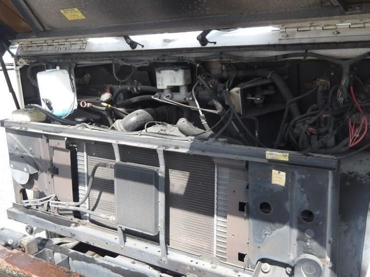 2002-workhorse-p42-image-12