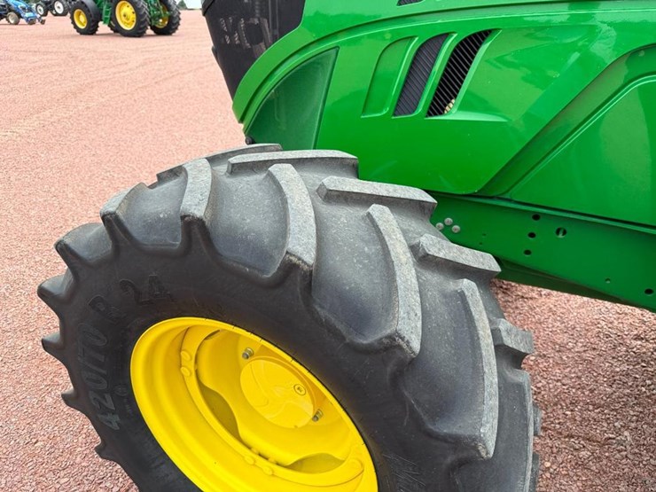 john-deere-6110m-image-10