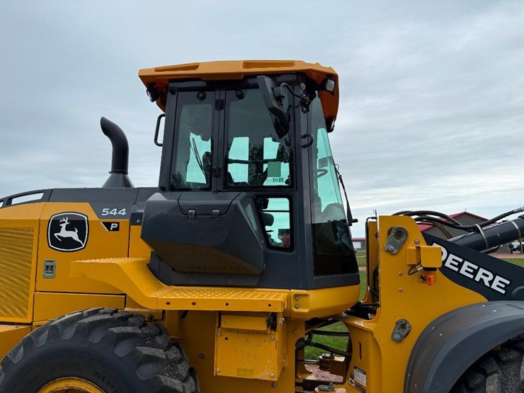 2021-deere-544p-image-12