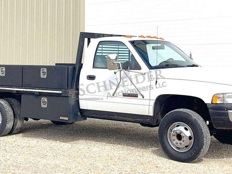2000-dodge-ram-3500-image-1