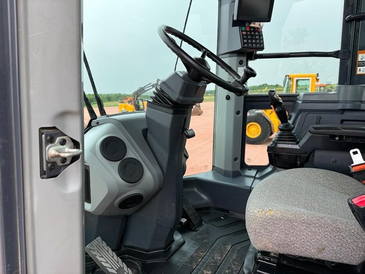 2019-deere-544l-image-63