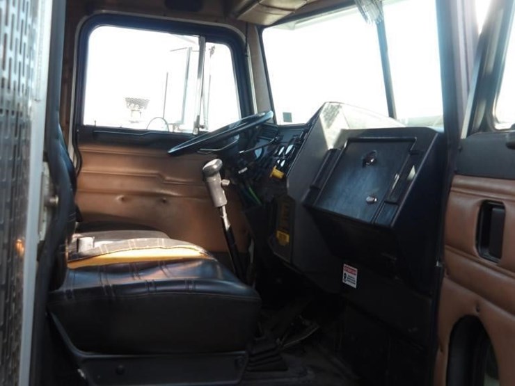 1997-peterbilt-379-image-20