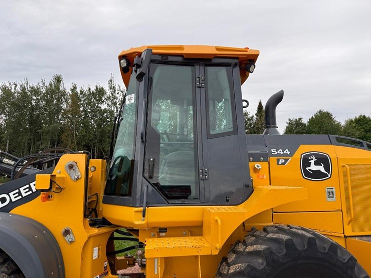2021-deere-544p-image-16