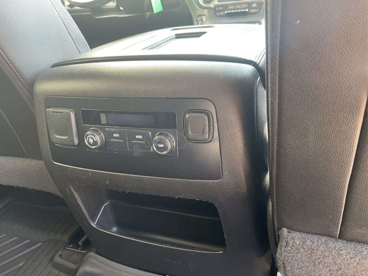 2016-chevrolet-tahoe-lt-image-37