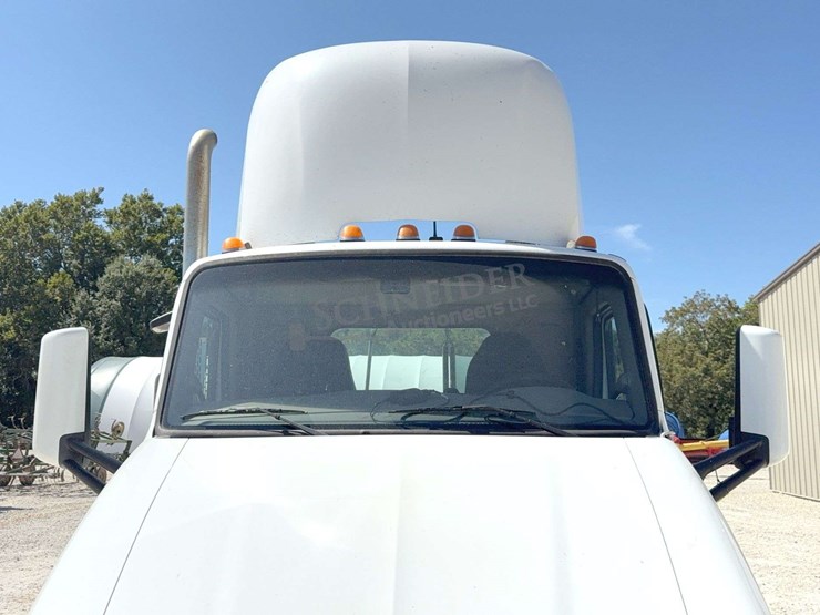 2018-peterbilt-579-image-12