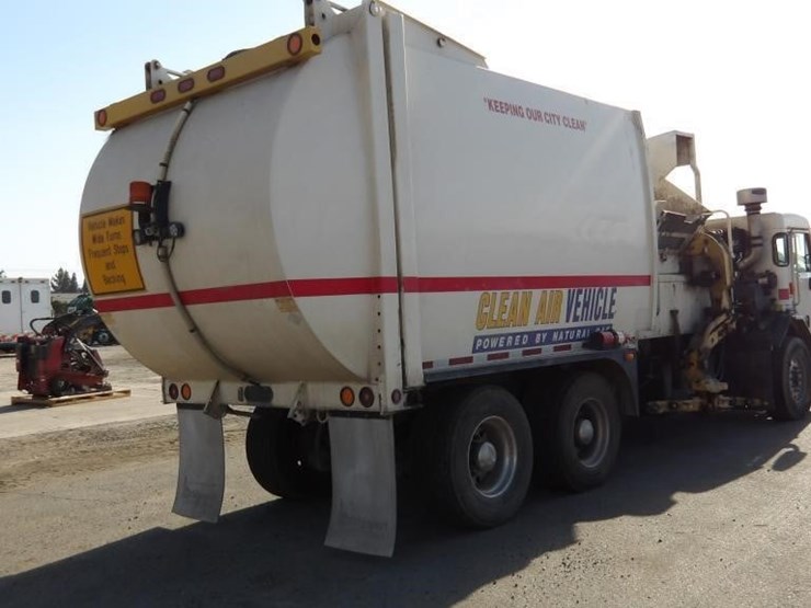 2019-peterbilt-520-image-3