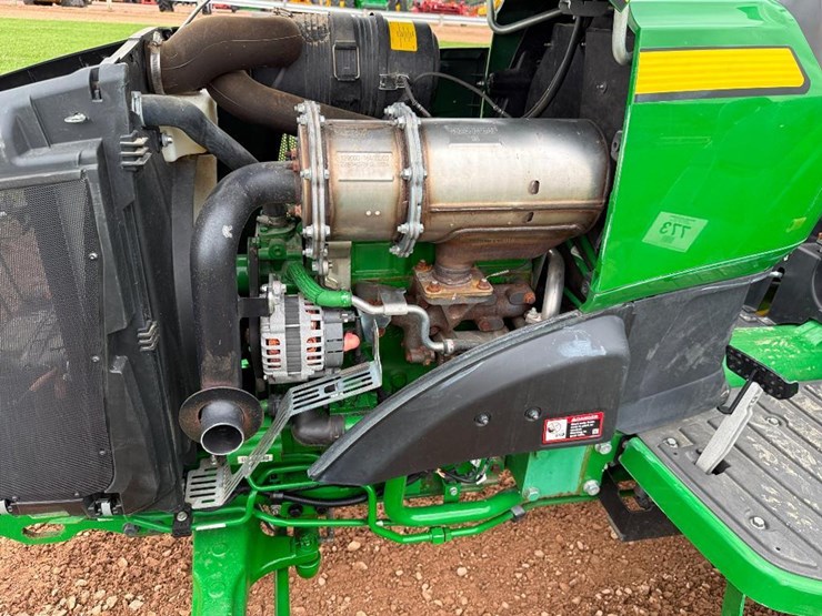 john-deere-4044m-image-27