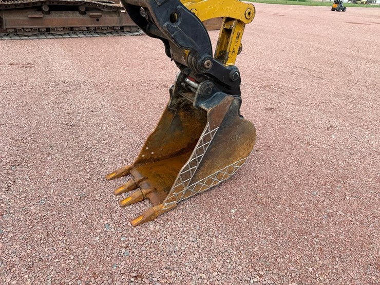 caterpillar-307.5-image-35