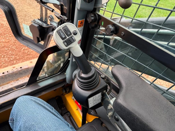 new-holland-c238-image-32