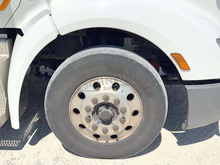 2020-peterbilt-579-image-13