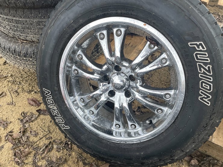 #3851-•-set-of-acura-mdx-rims-and-tires-image-17