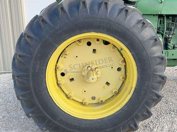 john-deere-4010-image-19