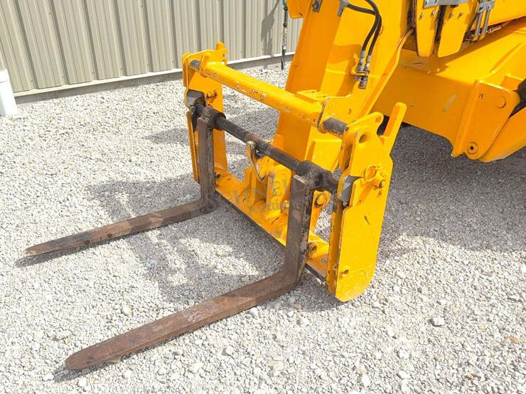 2019-jcb-540-140-image-84