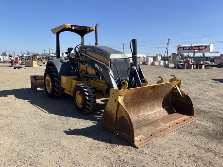 2021-deere-210l-image-2