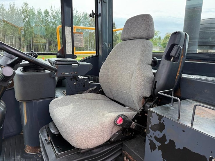 2005-deere-744j-image-47