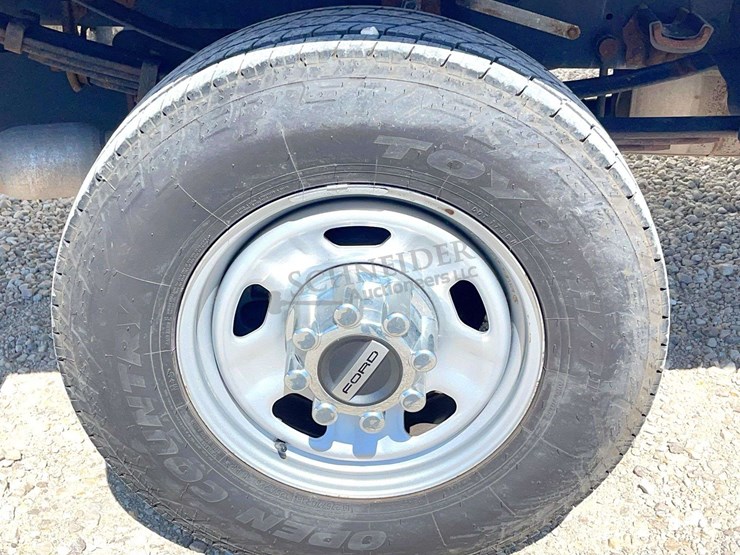 2021-ford-f350-image-22