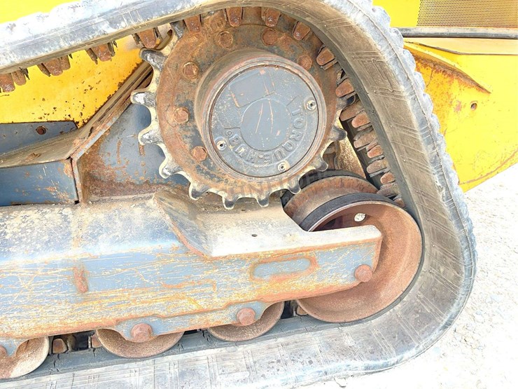 2020-deere-331g-image-24