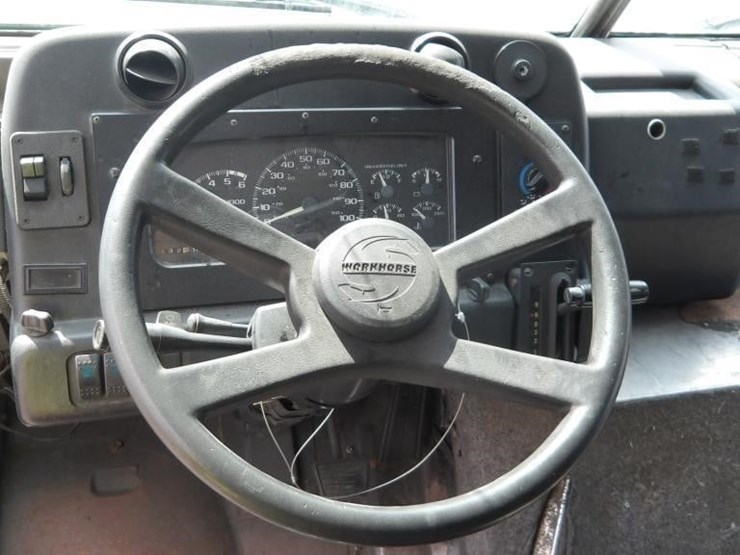2002-workhorse-p42-image-26