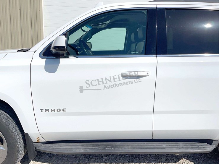2016-chevrolet-tahoe-lt-image-52