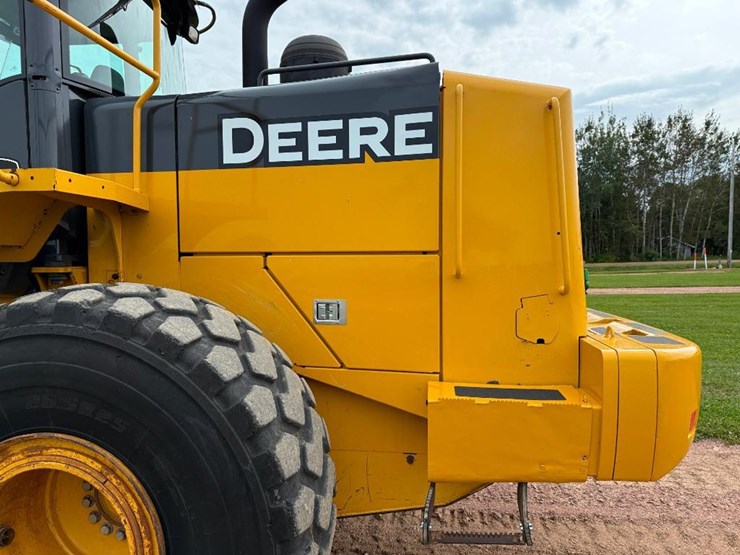 2005-deere-744j-image-21