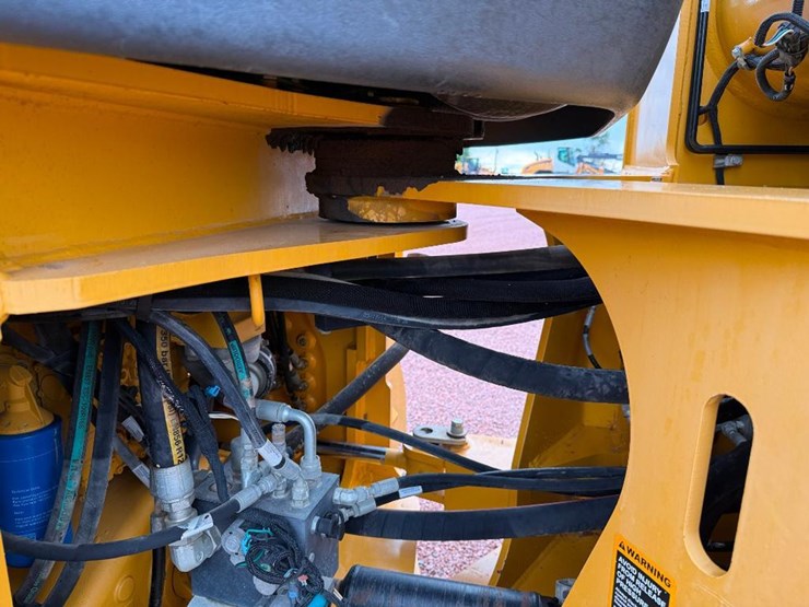 deere-624k-image-40
